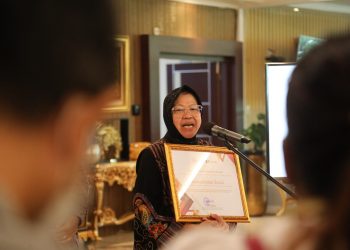 Mensos Risma Surati Pemda untuk Tindak Pengemis Online “Mandi Lumpur”