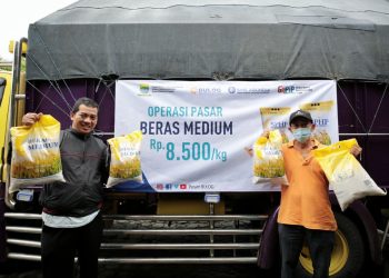 Operasi Pasar Kota Bandung, Warga Dapatkan Beras dengan Harga Murah