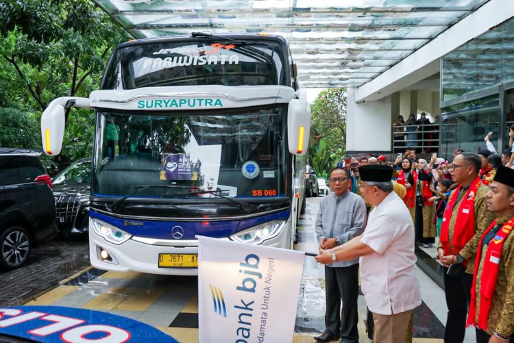 bank bjb Berangkatkan 112 Nasabah Pemenang Umrah bjb Perjalanan Religi Tahun 2022