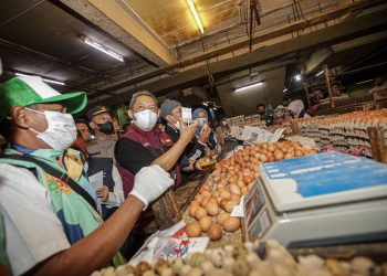 Tinjau Pasar Baru, Yana Pastikan Harga Bahan Pokok Relatif Stabil