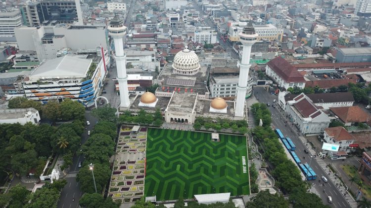 Asik! Selama Bulan Suci Ramadan, Taman Alun-Alun Bandung Dibuka
