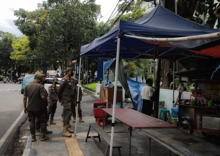 Satpol PP Segera Tertibkan PKL Zona Merah dan Reklame