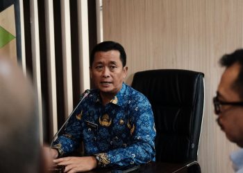 Atasi Penumpukan Sampah di TPS, DLH Kota Bandung Tambah Armada dan Alat Berat