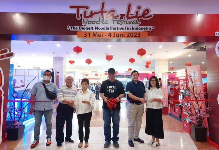 Tirta Lie Noodle Festival Disambut Antusias Warga Bandung di Mal Istana Plaza