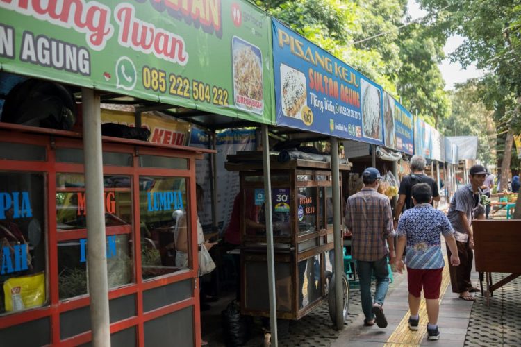 Kuliner PKL Sultan Agung: Senyaman Resto, Harga Depan Toko