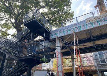 Jelang Reaktivasi, Pemkot Bandung Tertibkan Kabel Udara di Kawasan Skywalk Cihampelas