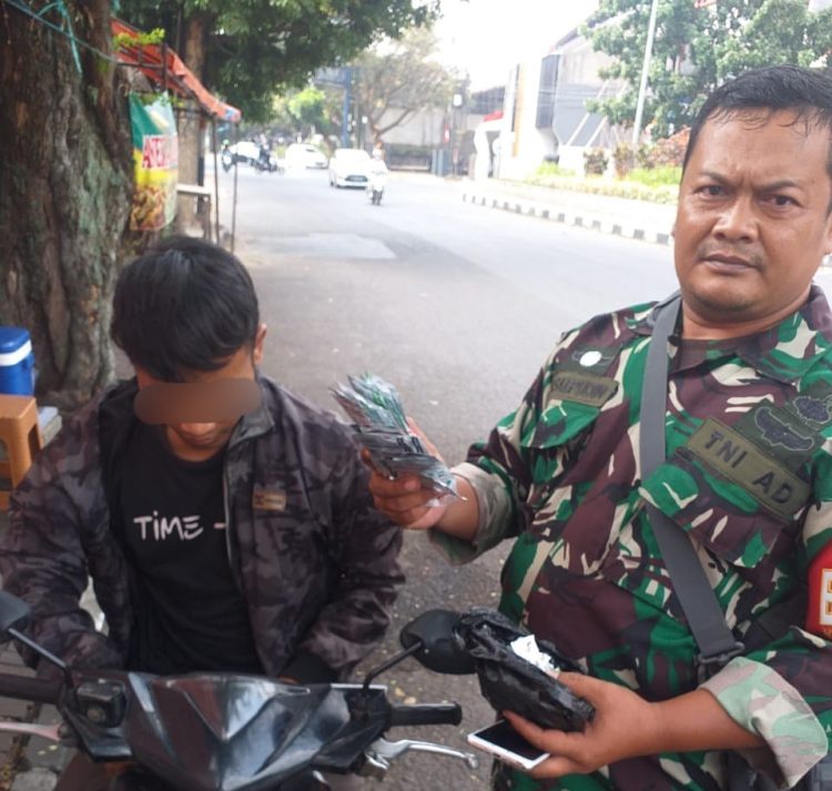 Babinsa Kodim 0618 Kota Bandung Amankan Terduga Pelaku Pengedar Obat- obatan Terlarang