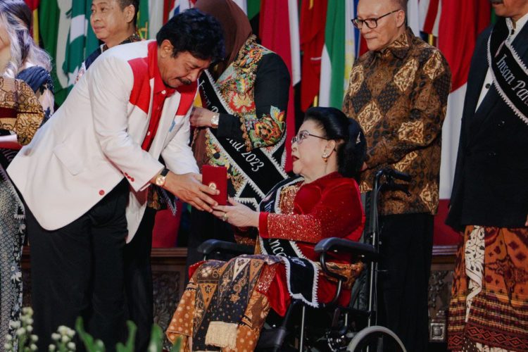 Dari Titiek Puspa Hingga Tim Evos, Ini 18 Peraih Anugerah Ikon Pancasila dan Insan Pancasila 2023