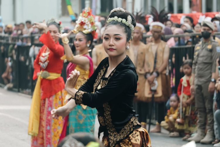 Puluhan Kesenian Dipentaskan, Kirab Pancasila Buat Turis Lokal dan Mancanegara Senang
