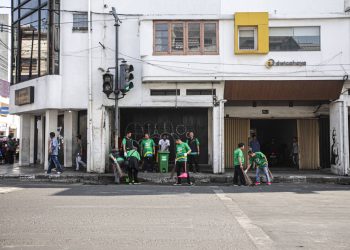 Sambut HJKB, Ribuan Warga Turun ke Jalan Bebersih Bandung