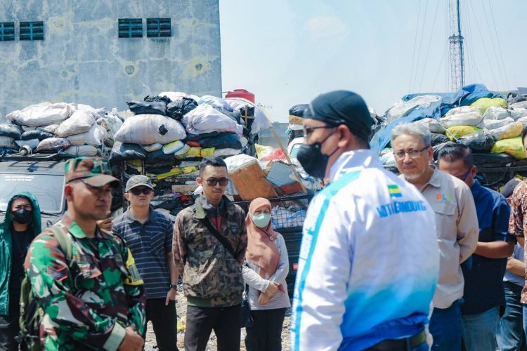 Sekda Dorong Tumpukan Sampah di TPS Pasar Induk Gedebage Segera Ditangani