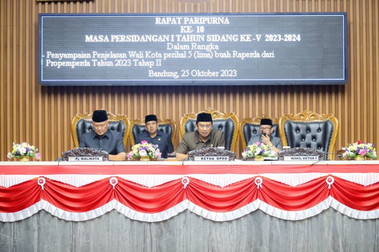 Pemkot Bandung Ajukan 5 Raperda, dari Penataan PKL Sampai Keolahragaan