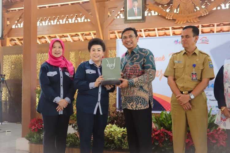 Peringatan Hari Ayah: Ayahku Pahlawan Keluarga