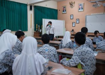 Meski Dunianya Gulita, Hendra Mampu Terangi Dunia Pendidikan