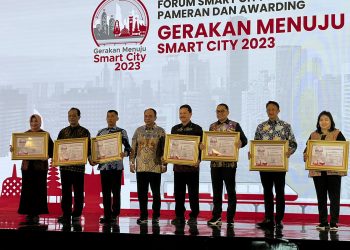 Pemkot Bandung Raih Penghargaan Smart Government & Smart Society dari Kemenkominfo