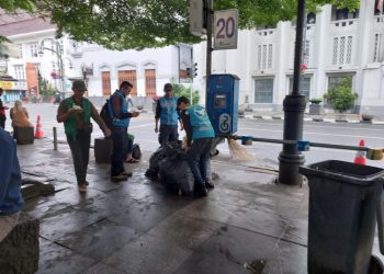 Pemkot Bandung Berkomitmen Ruas-ruas Jalan Bebas Sampah Usai Perayaan Malam Tahun Baru