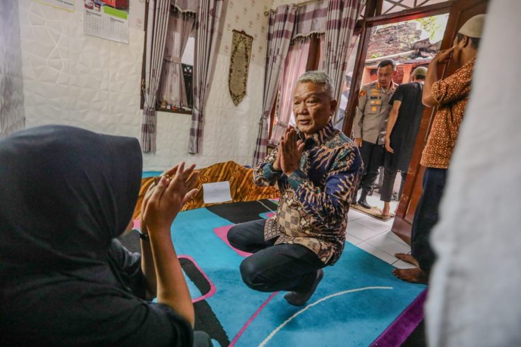 Pj Wali Kota Bandung Sampaikan Duka Mendalam Atas Gugurnya Para Pahlawan Demokrasi
