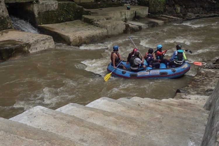 Jenazah Dua Santri yang Hanyut di Sungai Cikapundung Ditemukan, Pj Wali Kota Bandung Sampaikan Duka Mendalam