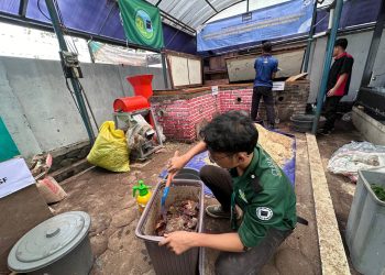 Tak Ingin Masa Kelam Terulang, Dekan Teknik Unisba Rela Urus Sampah Kampus