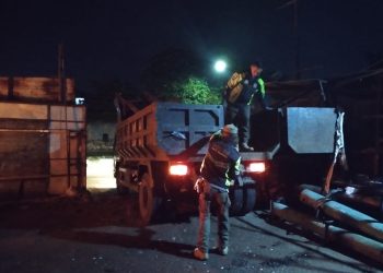 Satpol PP Kota Bandung Tertibkan Sejumlah Reklame Ilegal