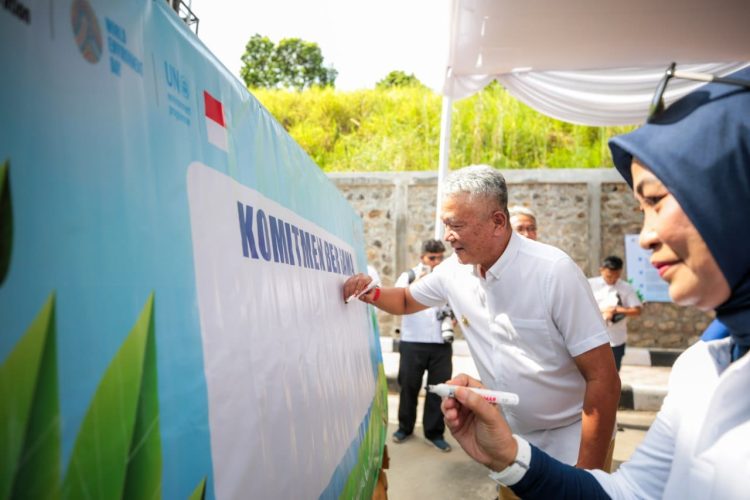 Pemkot Bandung Tandatangani Komitmen Bersama Jaga Lingkungan, Ini Isi Komitmennya