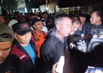 Tim Gabungan Kota Bandung Berhasil Menutup Pipa PDAM yang Meledak di Cibangkong