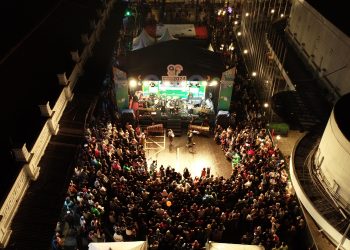 Semakin Malam, Ribuan Pengunjung Padati Asia Africa Corner