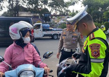 Ratusan Pengendara di Bandung Ditilang Akibat Lawan Arah dan Tidak Pakai Helm