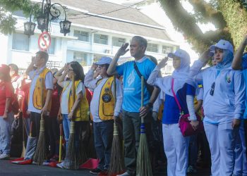 127.000 Warga Serentak Bebersih Bandung
