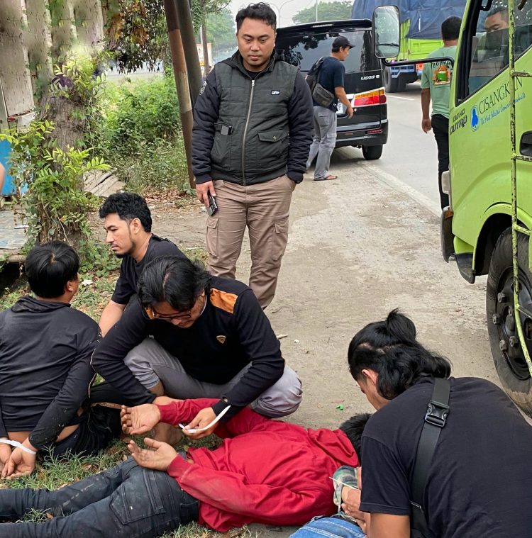 Resmob Polda Jabar Tangkap Pelaku Pencurian Besi Rel