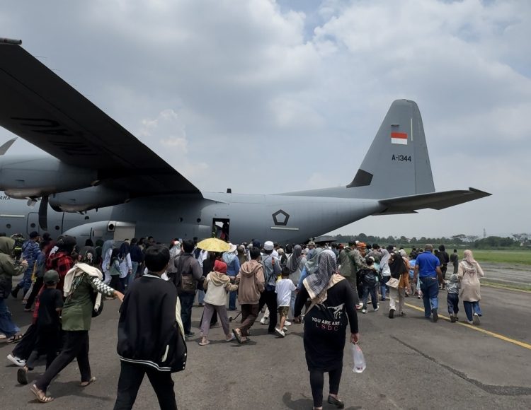 Open Base dan Static Show: Ribuan Orang Padati Bandara Husein Sastranegara