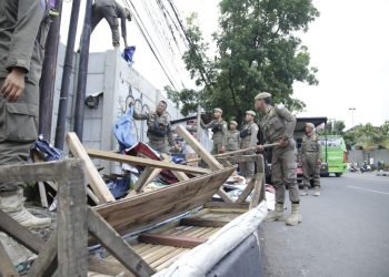 Bangunan Liar dan PKL di Jalan AH Nasution Ditertibkan Satpol PP Kota Bandung