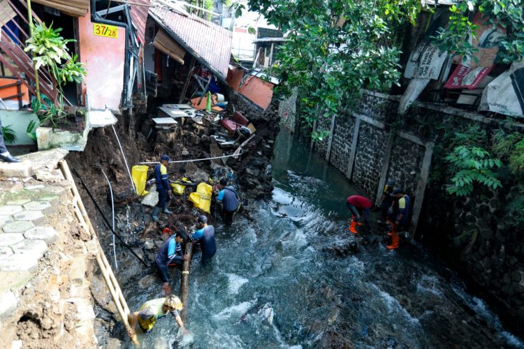 Tanggul Sungai Citepus Ambruk, Perbaikan Segera Dilakukan