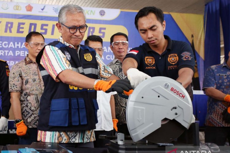 Bea Cukai Sita dan Musnahkan 102 Unit iPhone 16 Ilegal