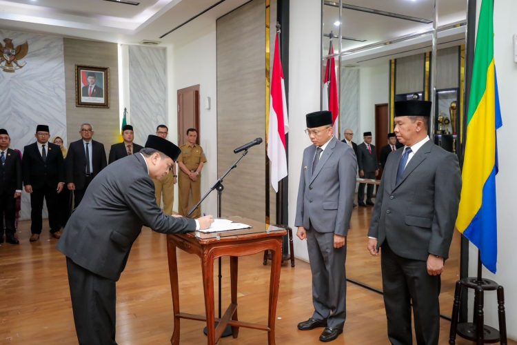 Iskandar Zulkarnain Resmi Dilantik Sebagai Penjabat Sekda Kota Bandung