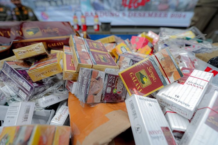 Pemusnahan Barang Ilegal Rp 4,4 Miliar di Bandung oleh Pemkot dan Bea Cukai