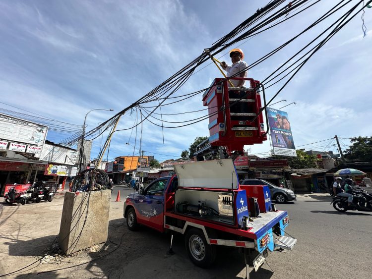 Tertibkan Kabel Udara di Dipatiukur dan Teuku Umar, Diskominfo Bertindak Cepat