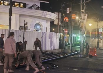 Tertibkan Reklame Ilegal di Jalan Braga, Satpol PP Ambil Tindakan Cepat