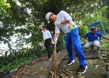 Kolaborasi Warga dan ASN, Taman Kangkung di Lengkong Jadi Lebih Asri Lewat Jumat Bersih