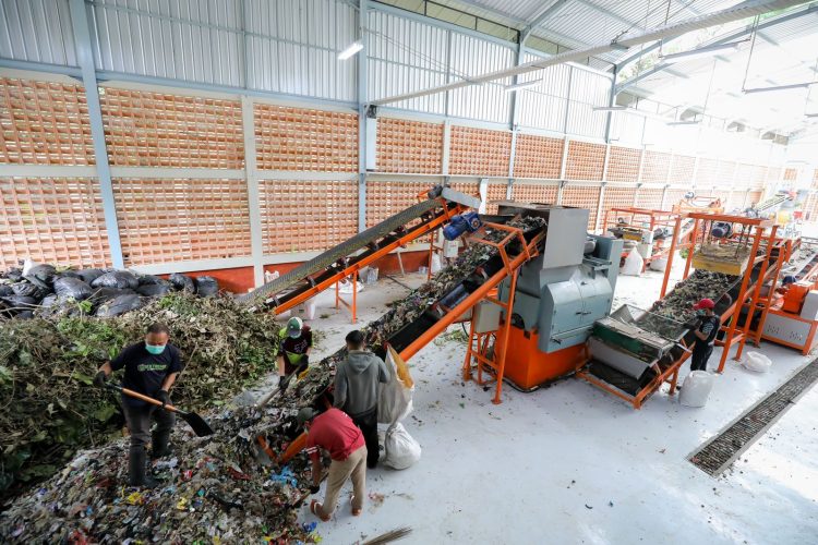 TPST Tegalega Proses 25 Ton Sampah Per Hari untuk Industri Semen