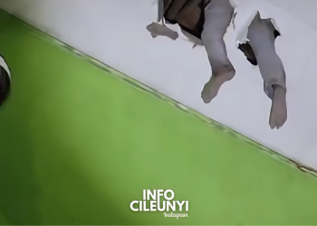 Gagal Gasak Motor, Maling Malah Nyangkut di Plafon Rumah Warga