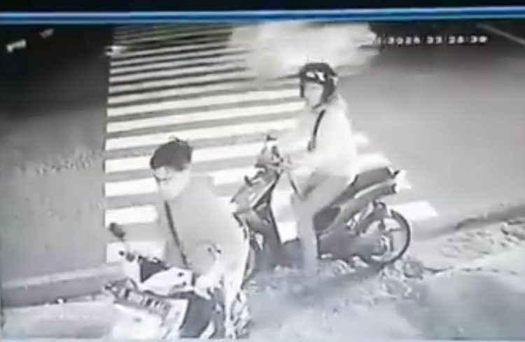 Begal Motor di Jalan Setiabudi Bandung Terekam CCTV, Korban Syok dan Kabur