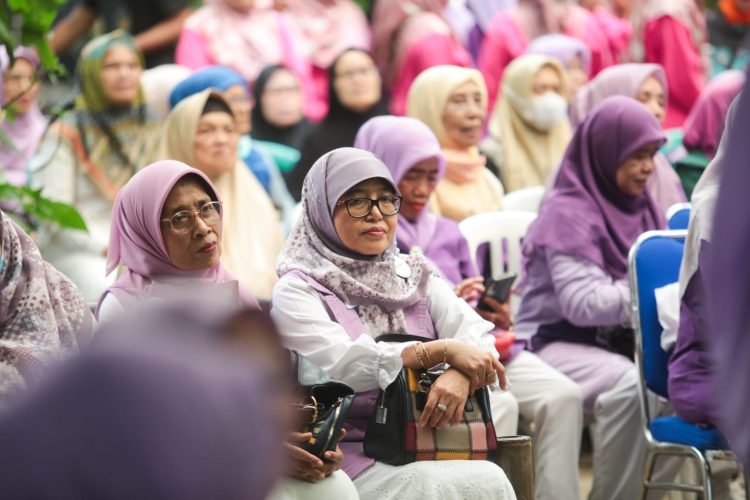 Melek Ilmu di Usia Senja, Lansia Belajar Menikmati Hidup dengan Mindfulness
