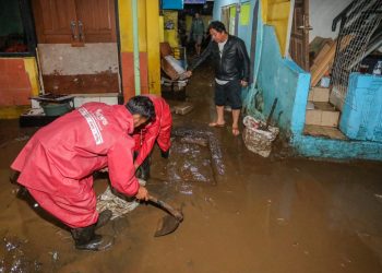 Penanganan Banjir di Sejumlah Wilayah di Bandung, Warga Mengungsi Sementara