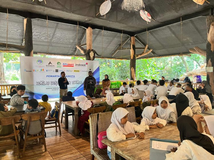 Ngabuburit Seru Anak Yatim di Bandung Zoo, Ditutup dengan Bukber Penuh Kebahagiaan