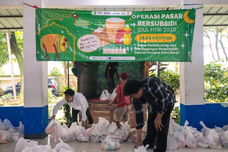 Operasi Pasar Bersubsidi di Bandung Sediakan Ribuan Paket Sembako Murah  