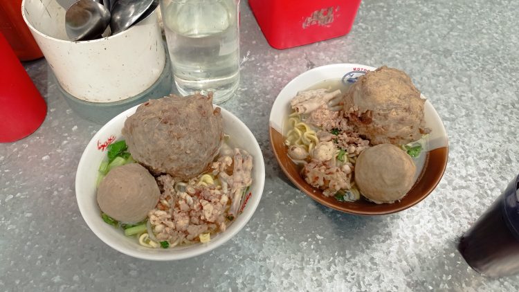 5 Rekomendasi Tempat Makan Bakso Enak di Bandung!