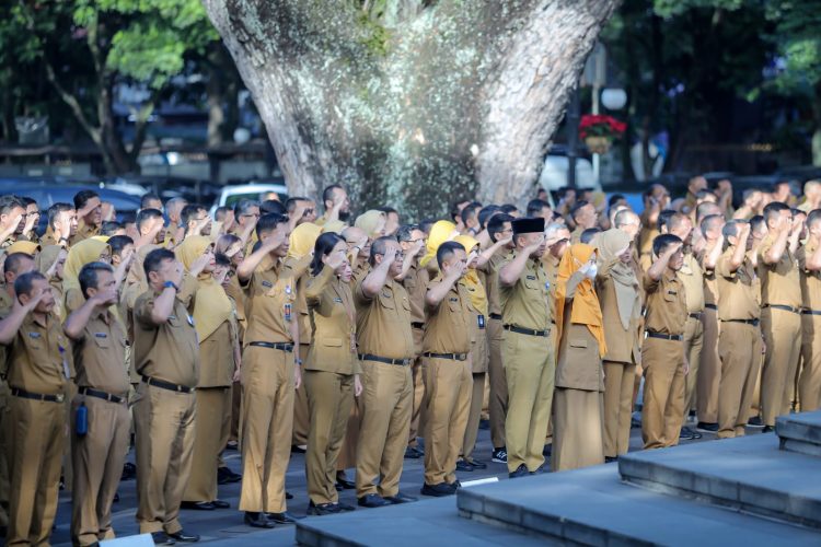 Disiplin di Hari Pertama Kerja, 99 Persen ASN Pemkot Bandung Hadir Tepat Waktu