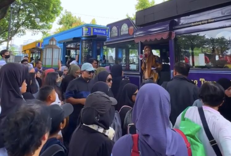 Antusiasme Wisatawan Tinggi, Bus Bandros di Bandung Penuh Selama Libur Lebaran