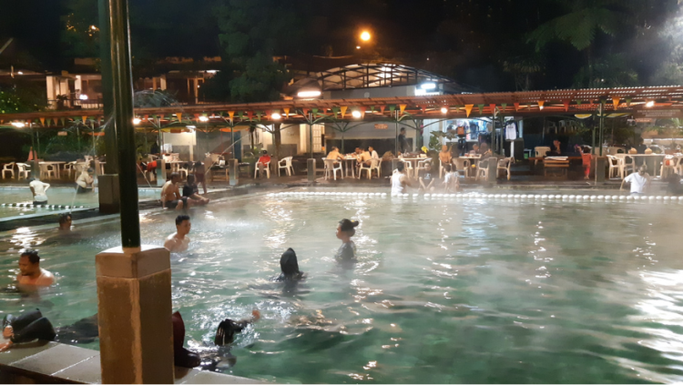 5 Tempat Berendam Air Panas Dekat Bandung: Mulai dari yang Legendaris sampai Hidden Gem!